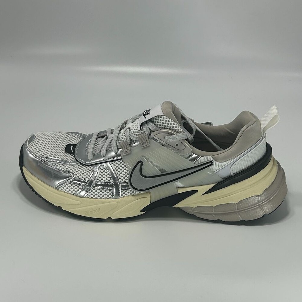 Womens Nike V2K Run FD0736-100 Summit White/Silver Size 11.5 Reflective Shoes